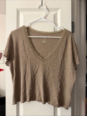 American Eagle Outfitters Ribbed V-Neck Lace-Trim Crop Top - Tan